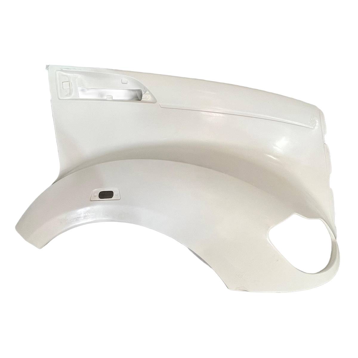 ATM - ATM - 181560101 - SALPICADERA DE COFRE KENWORTH T680 LADO PASAJERO