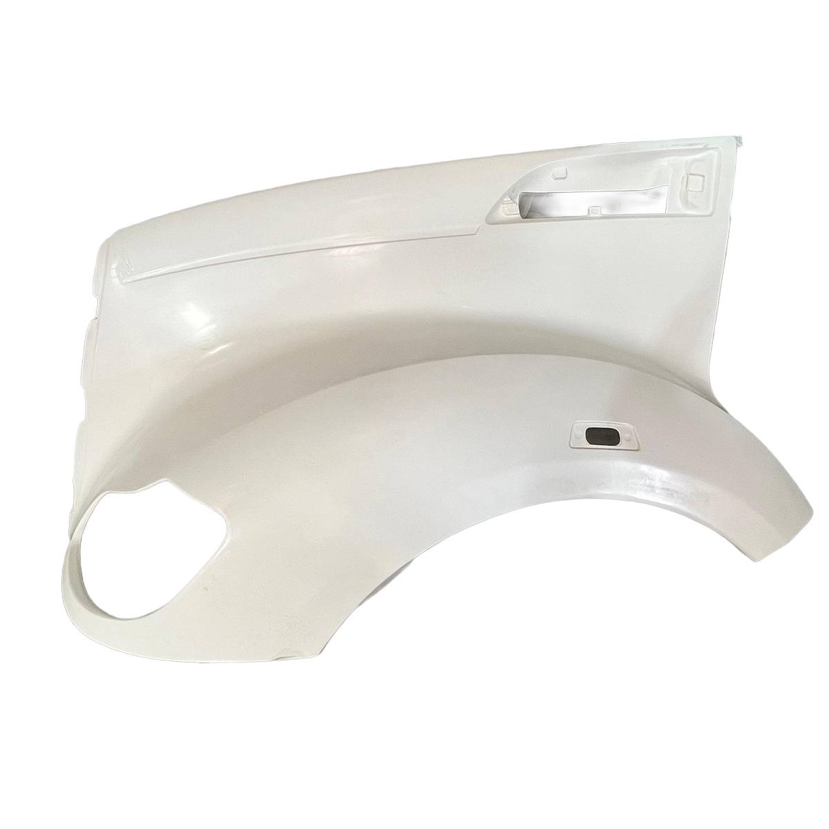 ATM - ATM - 181560102 - SALPICADERA DE COFRE KENWORTH T680 LADO CHOFER