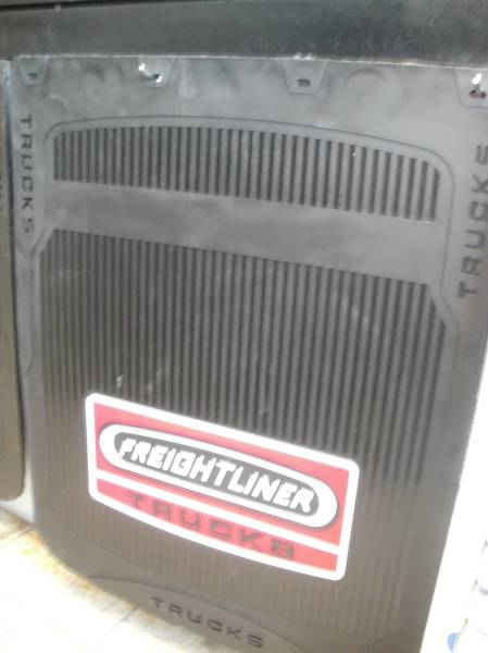 GENERICA - GENERICA - 11102329 - LODERA 24X30" REFUERZO FIBRA DE VIDRIO PARA FREIGHTLINER TRUCKS NEGRA