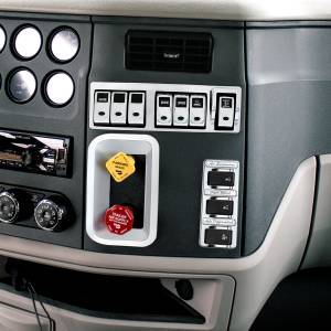 UNITED PACIFIC - UNITED PACIFIC - 41768 - TAPA DE INTERRUPTORES DE 3 BALANCES CROMADA PARA PETERBILT 579 (2012-2019) Y 567 (2014-2019) - 3 INTERRUPTORES - Image 10