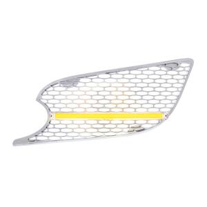 UNITED PACIFIC - 41780 - REJILLA DE ENTRADA DE AIRE CROMADA CON LUZ LED GLOLIGHT PARA PETERBILT 579 (CONDUCTOR) 2012-2021 - LED ÁMBAR/LENTE TRANSPARENTE