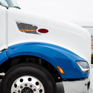UNITED PACIFIC - UNITED PACIFIC - 41783 - REJILLA DE ENTRADA DE AIRE CROMADA CON LUZ LED REFLECTORA PARA PETERBILT 579 (PASAJERO) 2012-2021 - LED ÁMBAR/LENTE ÁMBAR - Image 5