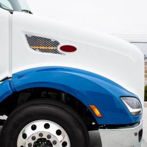 UNITED PACIFIC - UNITED PACIFIC - 41784 - REJILLA DE ENTRADA DE AIRE CROMADA CON LUZ LED REFLECTORA PARA PETERBILT 579 (PASAJERO) 2012-2021 - LED ÁMBAR/LENTE TRANSPARENTE - Image 5