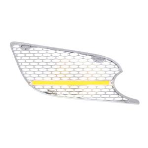UNITED PACIFIC - 41786 - REJILLA DE ENTRADA DE AIRE CROMADA CON LUZ LED GLOLIGHT PARA PETERBILT 579 (PASAJERO) 2012-2021 - LED ÁMBAR/LENTE TRANSPARENTE