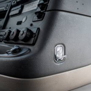 UNITED PACIFIC - UNITED PACIFIC - 42309 - GANCHO DE TABLERO PARA FREIGHTLINER CASCADIA 2008-2017 - Image 10