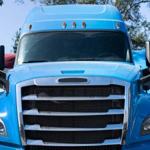 UNITED PACIFIC - UNITED PACIFIC - 42443 - BISEL DE LUZ DE CABINA CROMADO PARA FREIGHTLINER CASCADIA 2018-2024 - Image 12