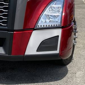 UNITED PACIFIC - UNITED PACIFIC - 42504 - CUBIERTA DEL AGUJERO DE LUZ ANTINIEBLA DEL PARACHOQUES ABS PLATA SATINADA PARA VOLVO VNL 2018-2024 - CONDUCTOR - Image 7
