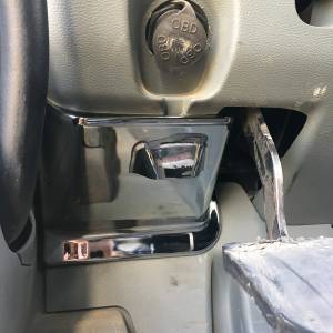 UNITED PACIFIC - UNITED PACIFIC - 42790 - TAPA DE ACCESO AL COMPARTIMIENTO DE FUSIBLES CROMADA PARA KENWORTH T680 - Image 10