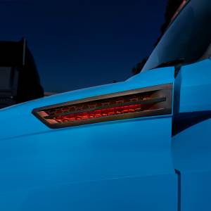 UNITED PACIFIC - UNITED PACIFIC - 42869 - REJILLA DE ENTRADA DE AIRE DE CAPOTA CON LED ROJO PARA FREIGHTLINER CASCADIA 126 2018-2024 - CONDUCTOR - Image 12