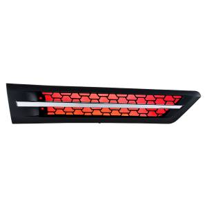 UNITED PACIFIC - UNITED PACIFIC - 42870 - REJILLA DE ENTRADA DE AIRE DE CAPOTA CON LED ROJO PARA FREIGHTLINER CASCADIA 126 2018-2024 - PASAJERO - Image 2