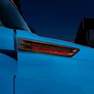 UNITED PACIFIC - UNITED PACIFIC - 42870 - REJILLA DE ENTRADA DE AIRE DE CAPOTA CON LED ROJO PARA FREIGHTLINER CASCADIA 126 2018-2024 - PASAJERO - Image 11