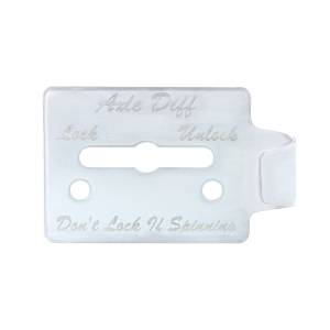 UNITED PACIFIC - 48008 - PLACA PROTECTORA INTERRUPTOR DE ACERO INOXIDABLE PARA PETERBILT 359 - DIFERENCIAL DE EJE