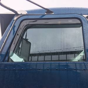 UNITED PACIFIC - UNITED PACIFIC - 91500 - VISERA DE VENTILACIÓN DE VENTANA PARA PETERBILT 379 - HUMO (PAR) - Image 8