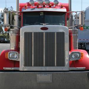UNITED PACIFIC - UNITED PACIFIC - 21166 - BARRA DE REJILLA INOXIDABLE PETERBILT DE 34" - Image 3