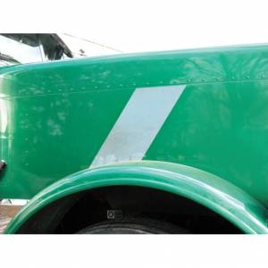 UNITED PACIFIC - UNITED PACIFIC - 29028 - ACENTO DE RAYA CON EMBLEMA DE CAPÓ DE ACERO INOXIDABLE PARA PETERBILT 389 2008-2023 - Image 2