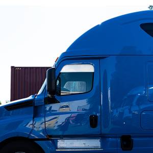 UNITED PACIFIC - UNITED PACIFIC - 29099 - EMBELLECEDOR DE VENTANA CORTADO DE INOXIDABLE DE 6" PARA FREIGHTLINER CASCADIA 2008-2017 - Image 4