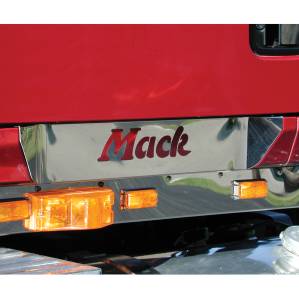 UNITED PACIFIC - UNITED PACIFIC - 29124 - PANEL SUPERIOR DE INOXIDABLE CON LOGO PARA MACK CH/CL - Image 2