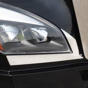 UNITED PACIFIC - UNITED PACIFIC - 29149 - PROTECTORES DE GUARDABARROS 430 SS DEBAJO DE FAROS PARA FREIGHTLINER CASCADIA 2018-2024 (PAR) - Image 4