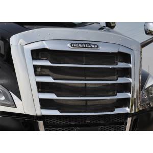 UNITED PACIFIC - UNITED PACIFIC - 29152 - REJILLA DE 430 SS CON MANIJA DE INCLINACIÓN DEL CAPÓ PARA FREIGHTLINER CASCADIA 2018-2024 - Image 3