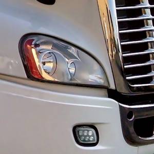 UNITED PACIFIC - UNITED PACIFIC - 31099 - LUZ ANTINIEBLA DE 6 LED PARA FREIGHTLINER CASCADIA 2008-2017 - PASAJERO - SERIE DE COMPETENCIA - Image 4