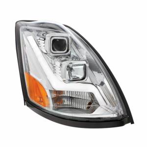 UNITED PACIFIC - 31446 - FARO DE PROYECCIÓN CROMADO CON BARRA DE LUCES DE POSICIÓN LED PARA VOLVO VN/VNL 2003-2017 - PASAJERO