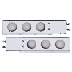 UNITED PACIFIC - UNITED PACIFIC - 31615 - BARRA DE LUCES CON RESORTE CROMADA CON PATRÓN DE PERNOS DE 2-1/2" CON RECORTES DE LUCES DE 6X 4" (PAR) - Image 1