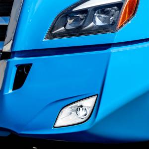 UNITED PACIFIC - UNITED PACIFIC - 32900 - LUZ ANTINIEBLA LED CROMADA PARA FREIGHTLINER CASCADIA 2018-2024 - CONDUCTOR - SERIE COMPETICIÓN - Image 8