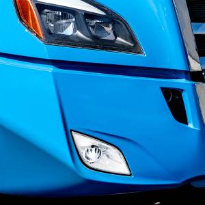 UNITED PACIFIC - UNITED PACIFIC - 32901 - LUZ ANTINIEBLA LED ÚNICA CROMADA PARA FREIGHTLINER CASCADIA 2018-2024 - PASAJERO - SERIE COMPETICIÓN - Image 8