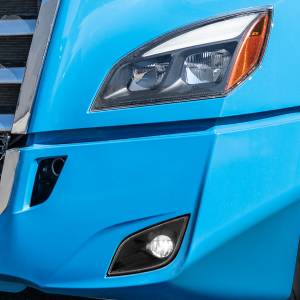 UNITED PACIFIC - UNITED PACIFIC - 32902 - LUZ ANTINIEBLA LED ÚNICA NEGRA PARA FREIGHTLINER CASCADIA 2018-2024 - CONDUCTOR - SERIE DE COMPETENCIA - Image 5