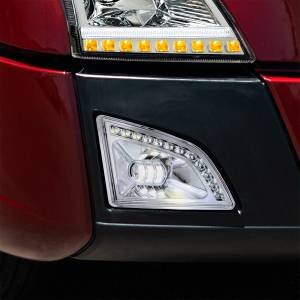 UNITED PACIFIC - UNITED PACIFIC - 35858 - LUZ ANTINIEBLA PROYECTOR CROMADA DE 18 LED CON LUZ DE POSICIÓN PARA VOLVO VNL 2018-2024 - PASAJERO/DERECHO - Image 5