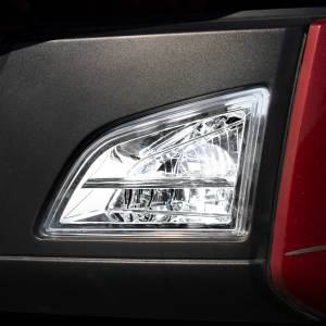 UNITED PACIFIC - UNITED PACIFIC - 35861 - LUZ ANTINIEBLA Y CONDUCCIÓN LED CROMADA PARA VOLVO VNL 2018-2024 - CONDUCTOR - SERIE DE COMPETENCIA - Image 6