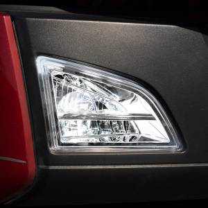UNITED PACIFIC - UNITED PACIFIC - 35862 - LUZ ANTINIEBLA Y CONDUCCIÓN LED CROMADA PARA VOLVO VNL 2018-2024 - PASAJERO - SERIE DE COMPETENCIA - Image 6