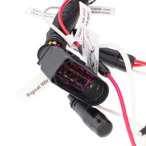 UNITED PACIFIC - UNITED PACIFIC - 35918 - FARO LED NEGRO CON INTERMITENTE LED SECUENCIAL PARA PETERBILT 579 (2012-21) Y 587 (2010-16) - PASAJERO - Image 6