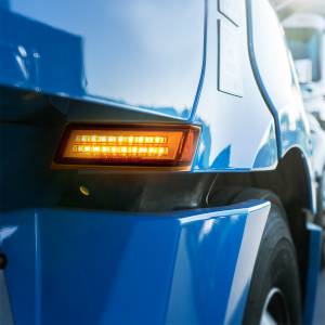 UNITED PACIFIC - UNITED PACIFIC - 36001 - LUZ DE SEÑAL DE GIRO SECUENCIAL DE 35 LED PARA FREIGHTLINER CASCADIA 2018-2024 - PASAJERO - LED ÁMBAR/LENTE ÁMBAR - Image 9