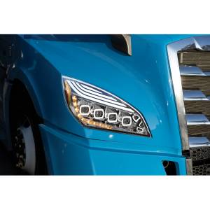 UNITED PACIFIC - UNITED PACIFIC - 36725 - FARO CROMADO DE QUAD-LED CON LED DRL Y SEQ. SEÑAL PARA FREIGHTLINER CASCADIA 2018-2024 - PASAJERO - Image 6