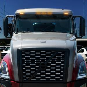UNITED PACIFIC - UNITED PACIFIC - 37594 - LUZ DE VISERA EXTERIOR DE 6 LED ÁMBAR PARA VOLVO VNL 1996-2024 - LENTE TRANSPARENTE - Image 9