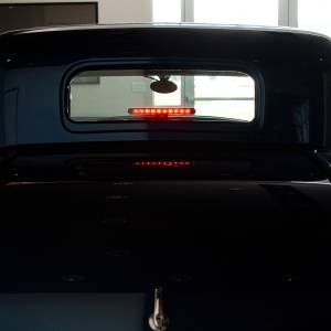 UNITED PACIFIC - UNITED PACIFIC - 33011 - TERCERA LUZ DE FRENO DE 10 LED DE DOBLE FUNCIÓN CON BASE DE PEDESTAL GIRATORIA NEGRA - LED ROJO/LENTE ROJA - Image 9